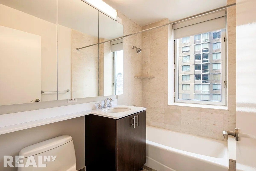 6th Avenue - Photo 2