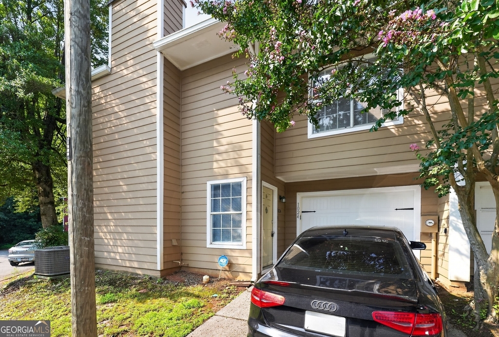 1024 Wiltshire Way - Photo 0
