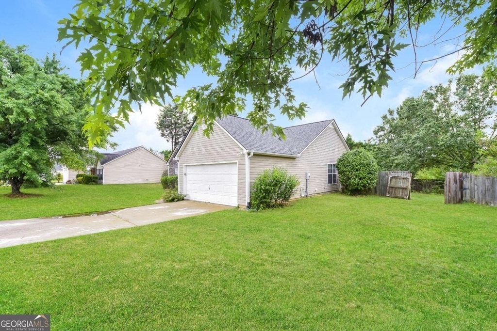 1525 Julianna Drive - Photo 2