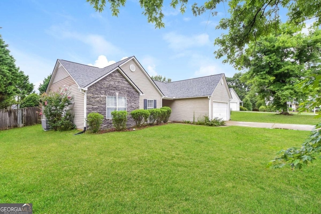 1525 Julianna Drive - Photo 1