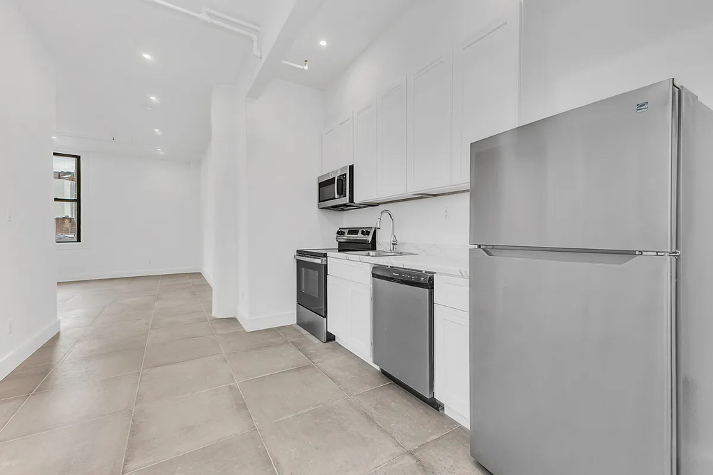 81 Willoughby Street - Photo 1