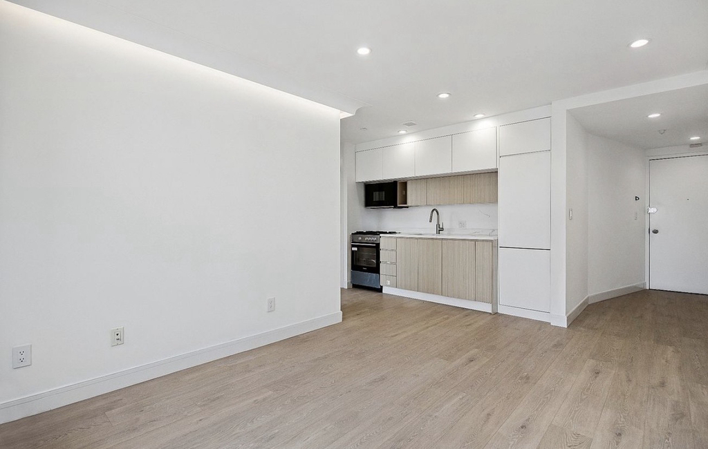 180 Eagle Street - Photo 1