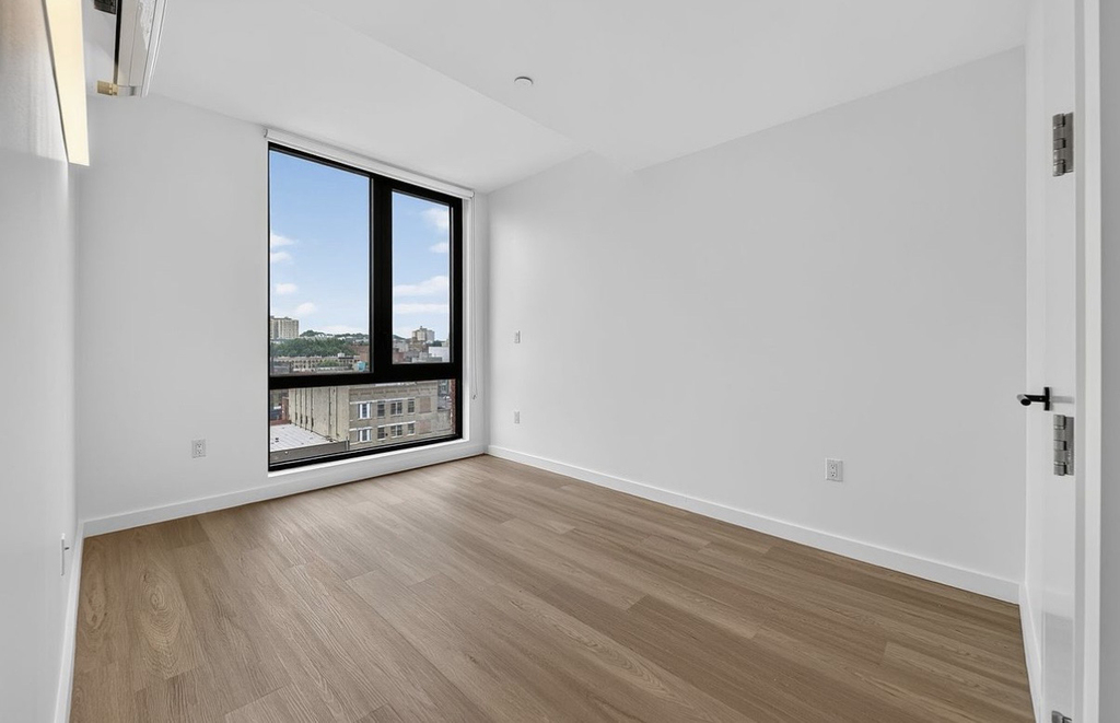 1010 Pacific Street - Photo 2
