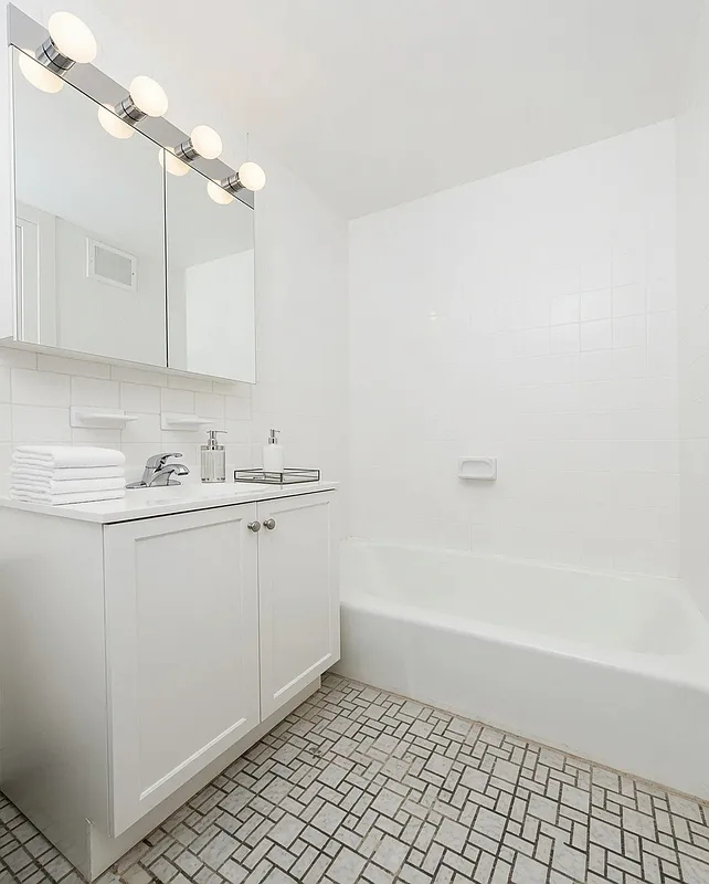 342 East 55th Street - Photo 3