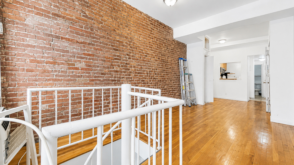 146 East 39th Street - Photo 1