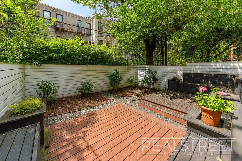 275 Linden Street - Photo 5