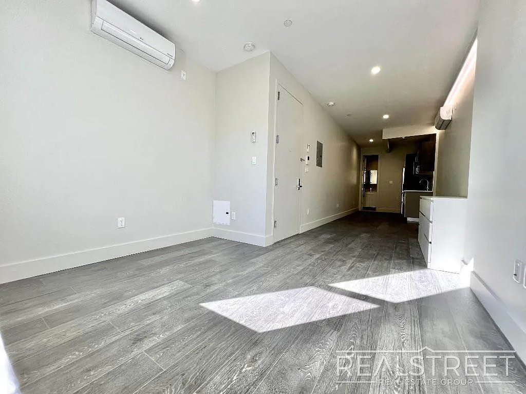 275 Linden Street - Photo 3
