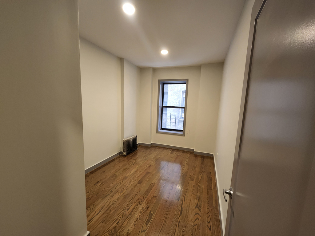 601 West 151st Street - Photo 4