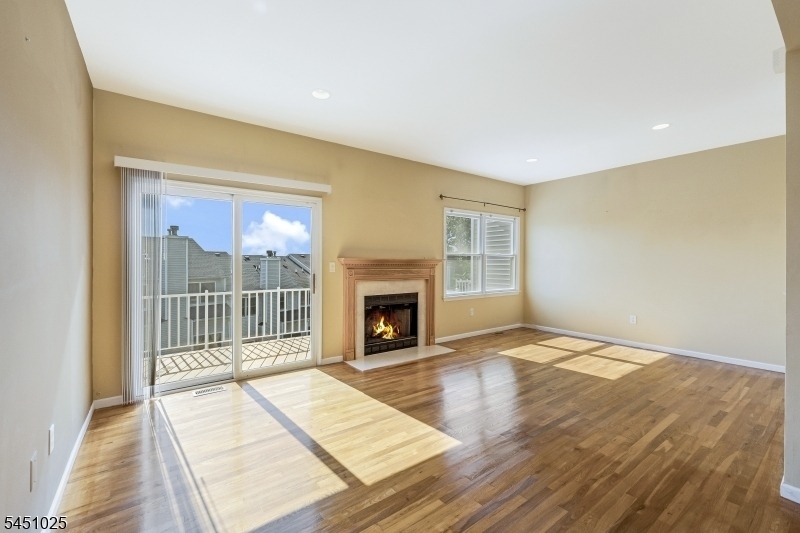 370 Summerhill Dr - Photo 0