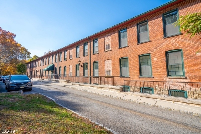 91 Park Heights Ave - Photo 0