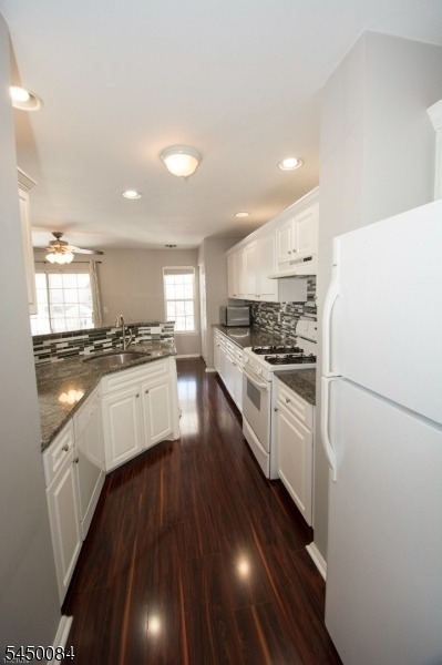 1602 Windsor Ct - Photo 11