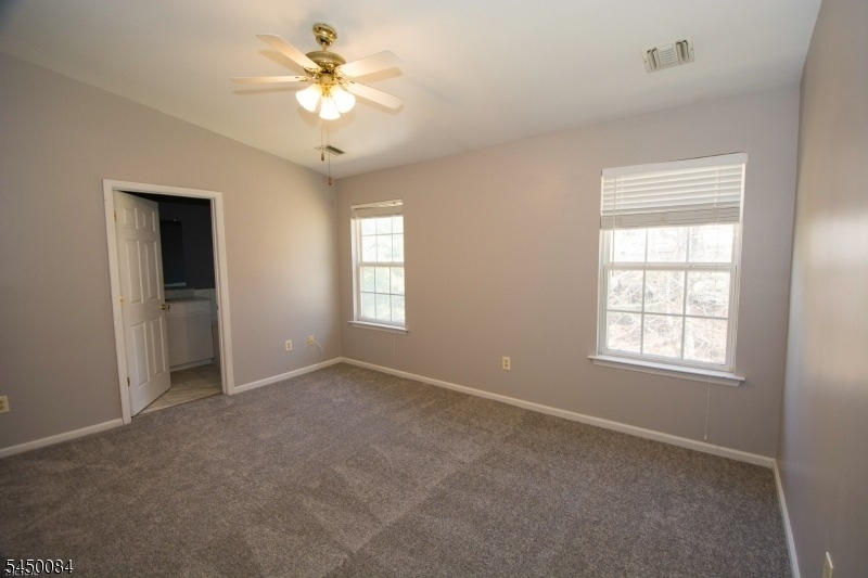 1602 Windsor Ct - Photo 3