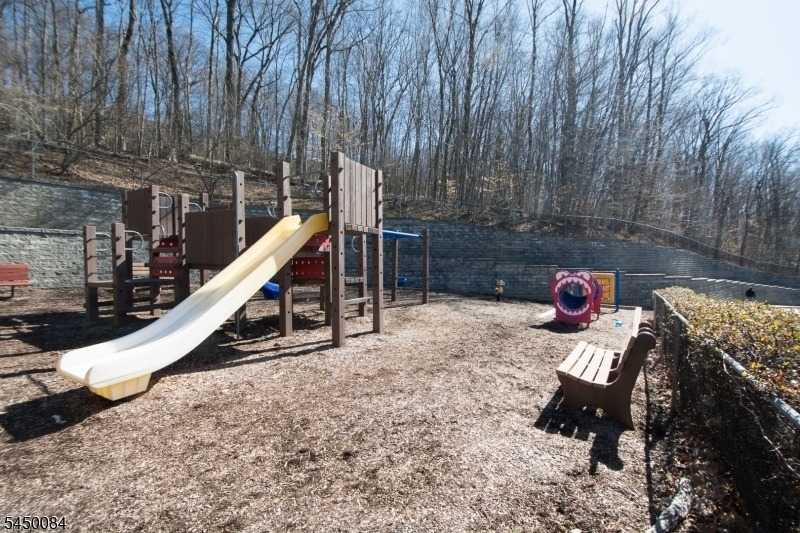 1602 Windsor Ct - Photo 16