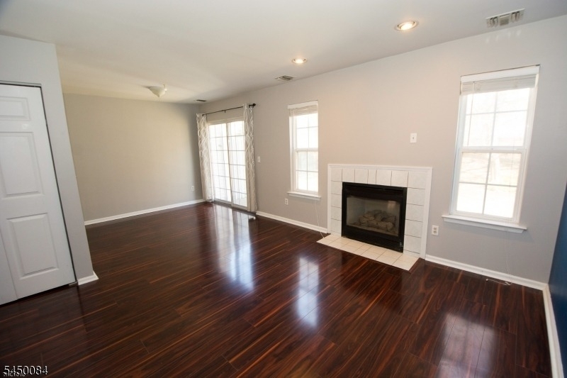 1602 Windsor Ct - Photo 1