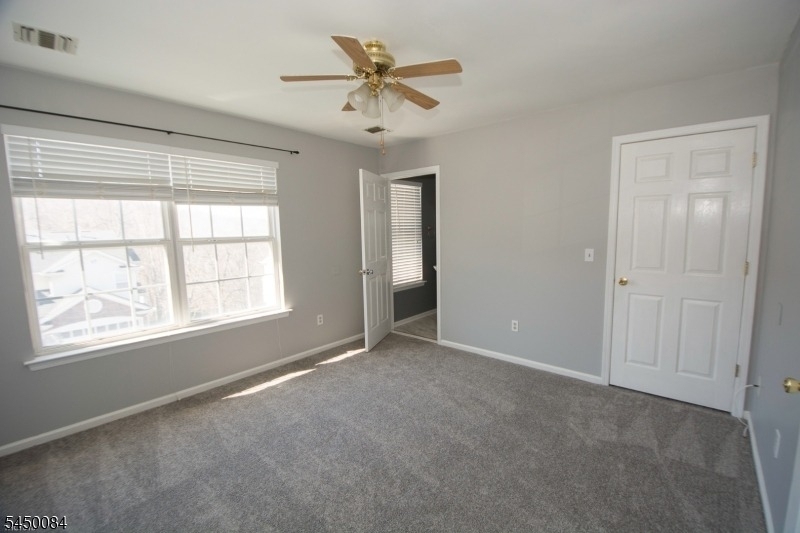 1602 Windsor Ct - Photo 8