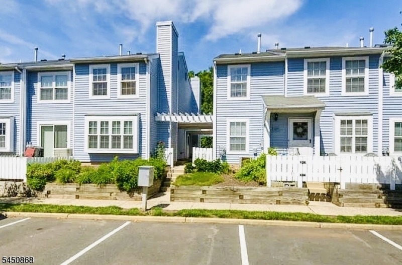 111 Almond Dr - Photo 1