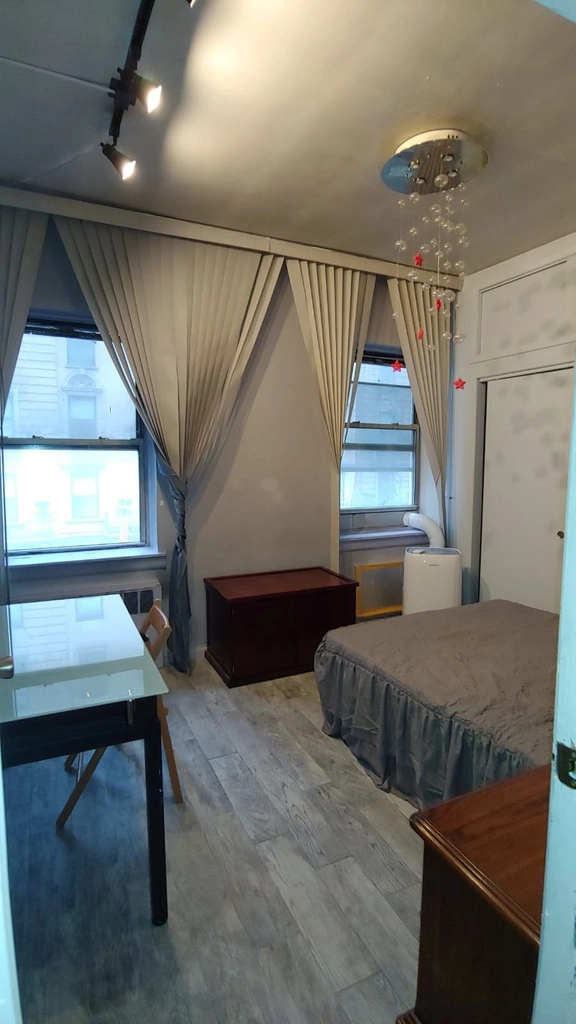31 East 30th Street - Photo 1