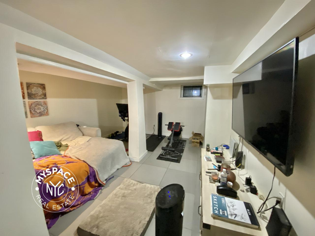 295 Maujer Street - Photo 0