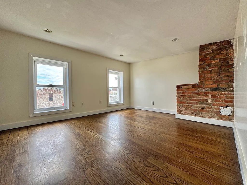 295 Maujer Street - Photo 4