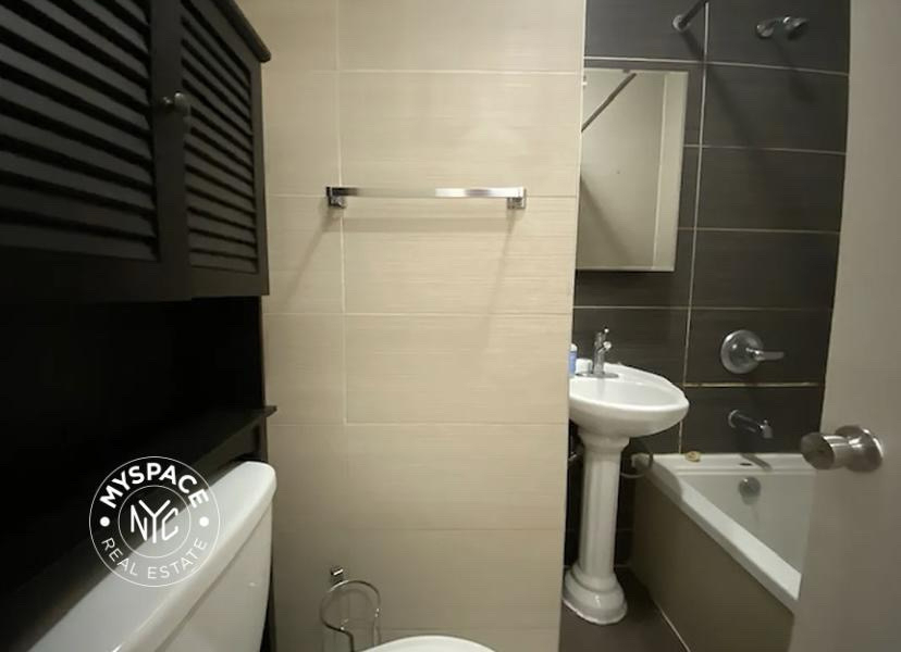 295 Maujer Street - Photo 9