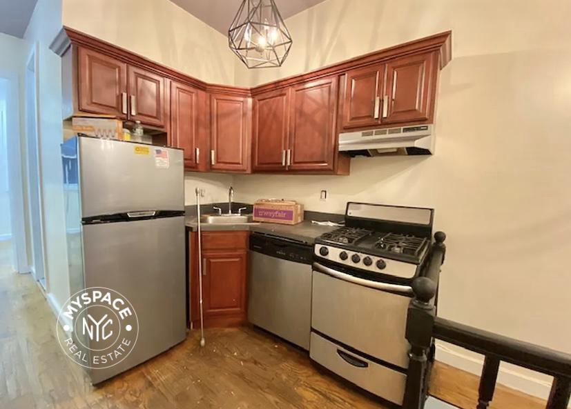 295 Maujer Street - Photo 3