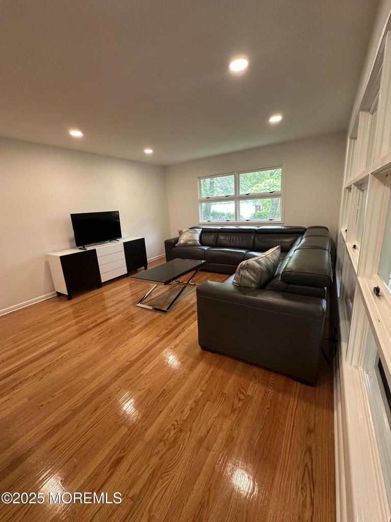 172 Larchwood Avenue - Photo 3