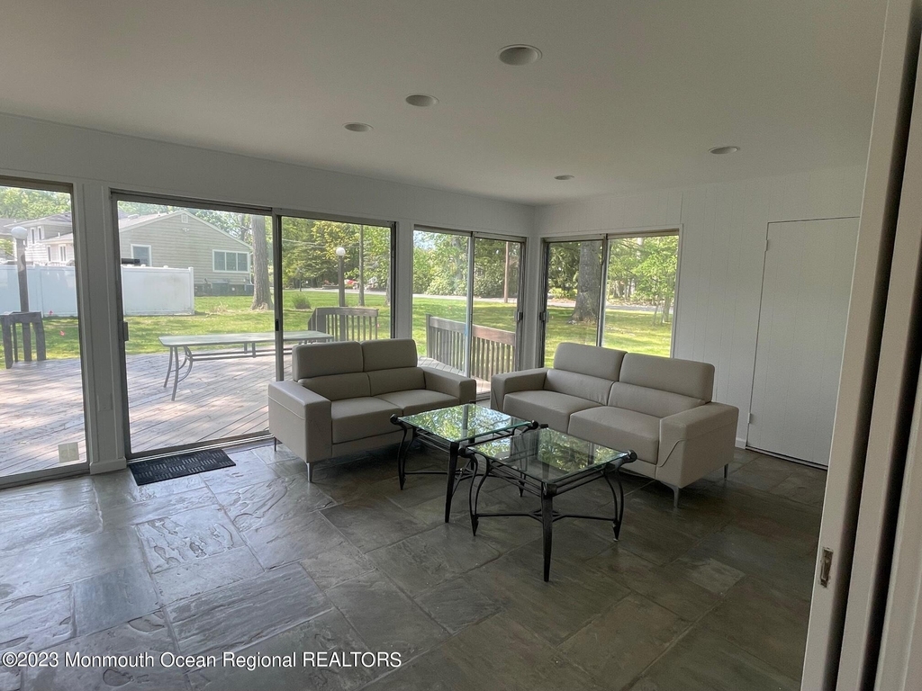 12 Greenbrier Road - Photo 3