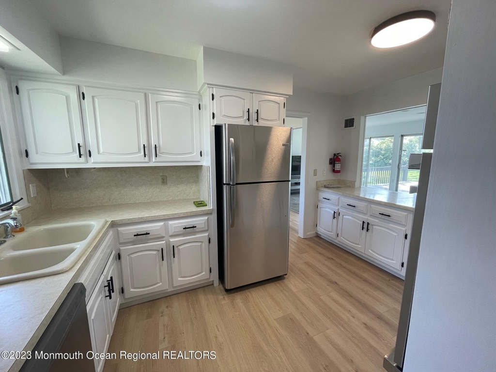 12 Greenbrier Road - Photo 6