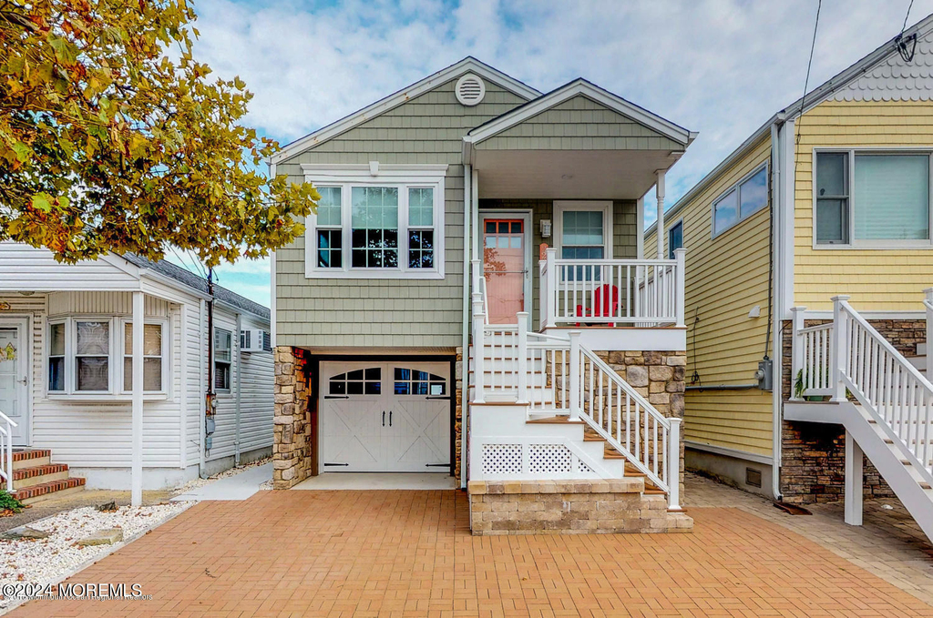 222 Hiering Avenue - Photo 0