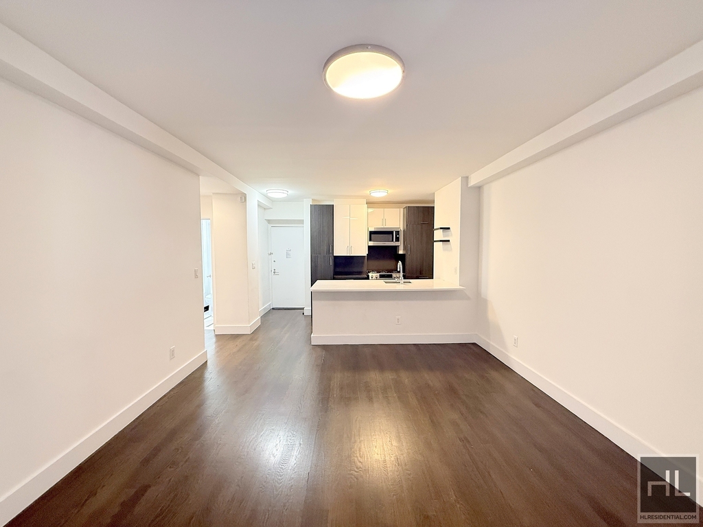 West End Avenue - Photo 1