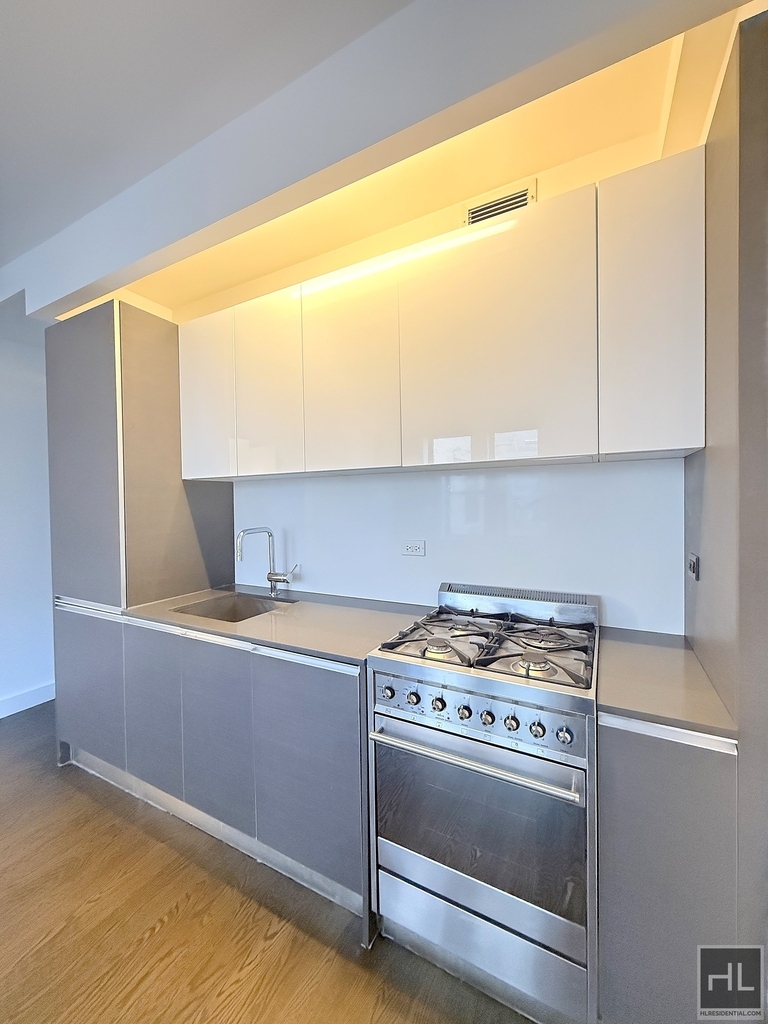 West End Avenue - Photo 2