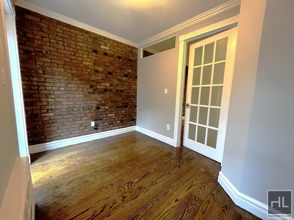 East 5 Street - Photo 2