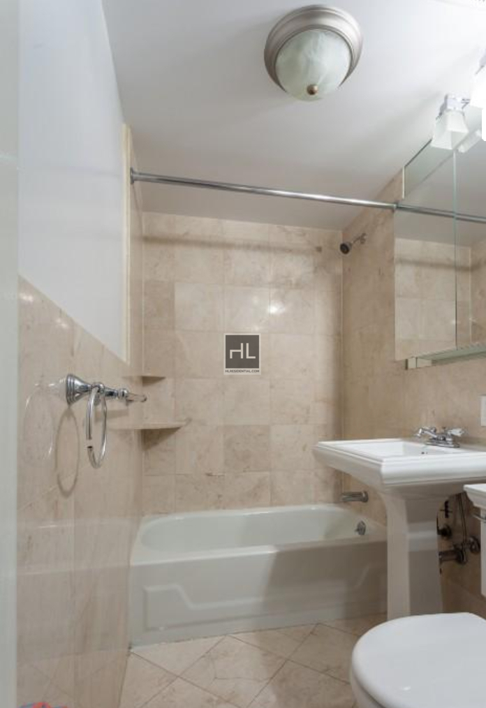 East 5 Street - Photo 3