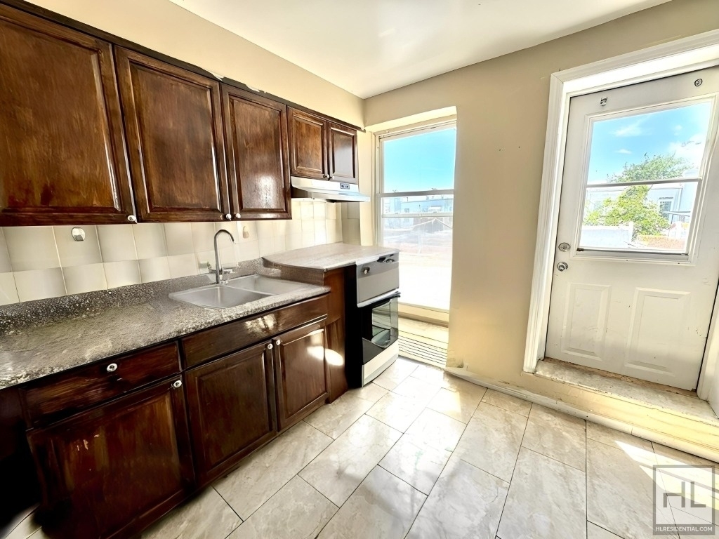 81 Street - Photo 6