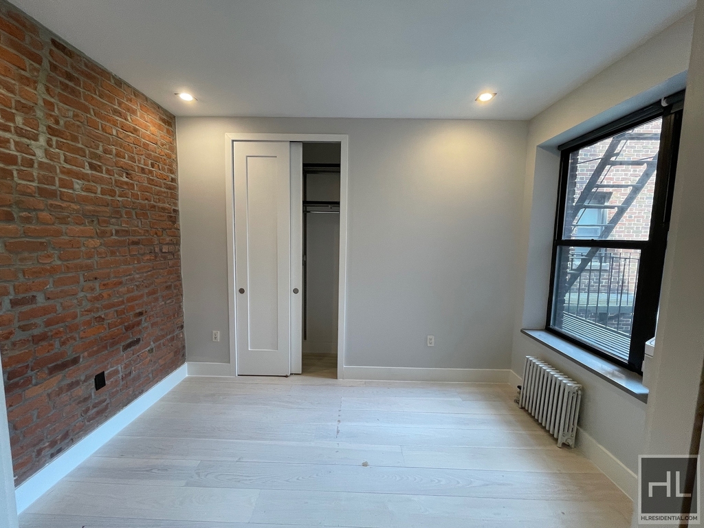 Stanton Street - Photo 2