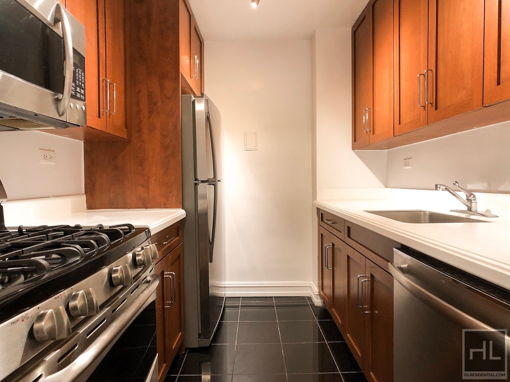East 71st Street - Photo 4