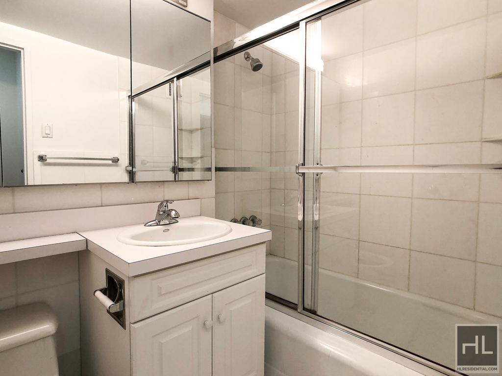 East 71st Street - Photo 6