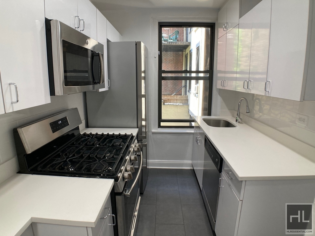 East 37 Street - Photo 2