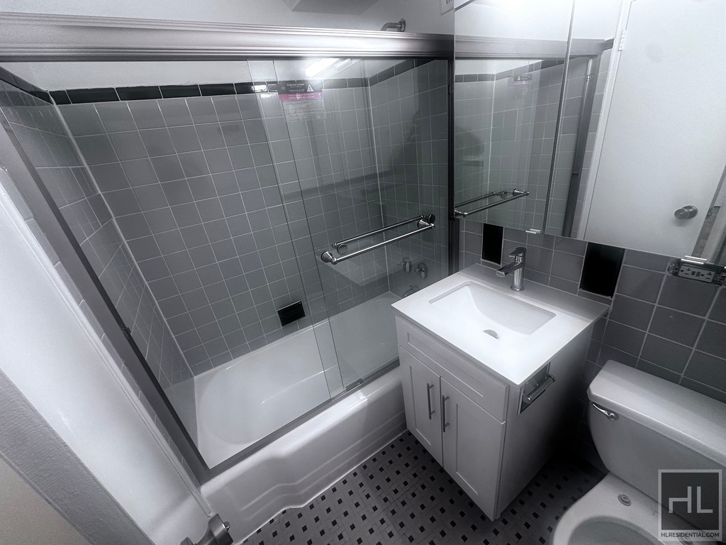 East 79 Street - Photo 4