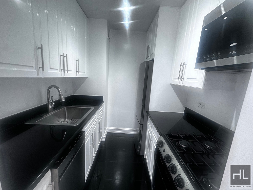 East 79 Street - Photo 3