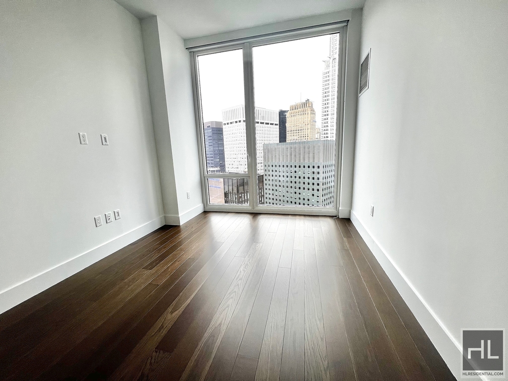 East 44th Street - Photo 4