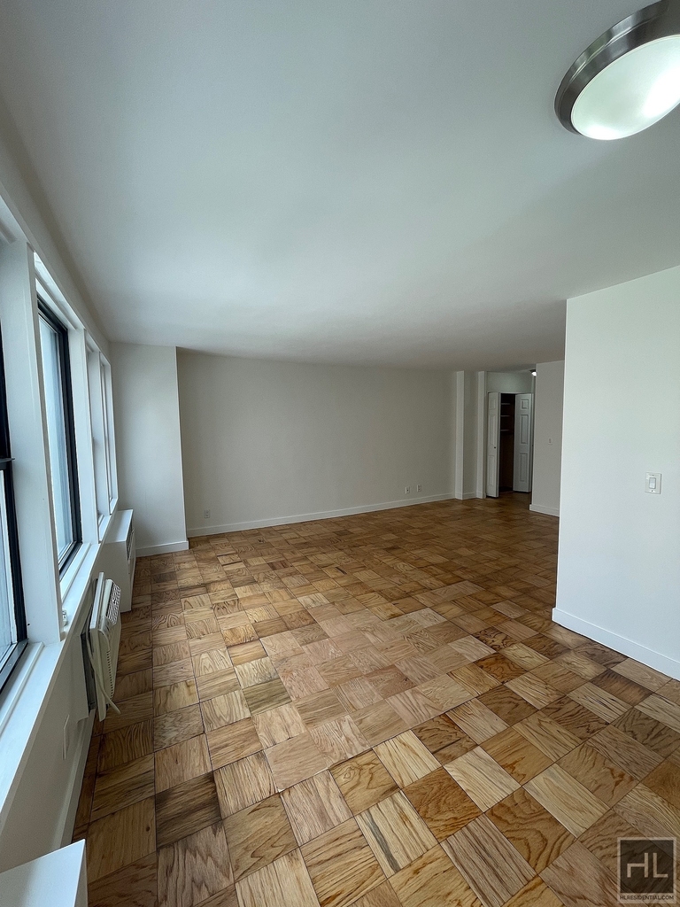 East 36 Street - Photo 3