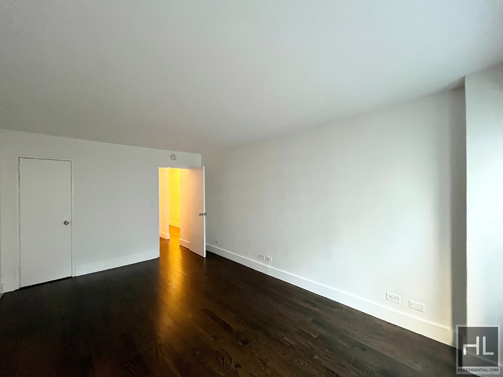 East 63 Street - Photo 13
