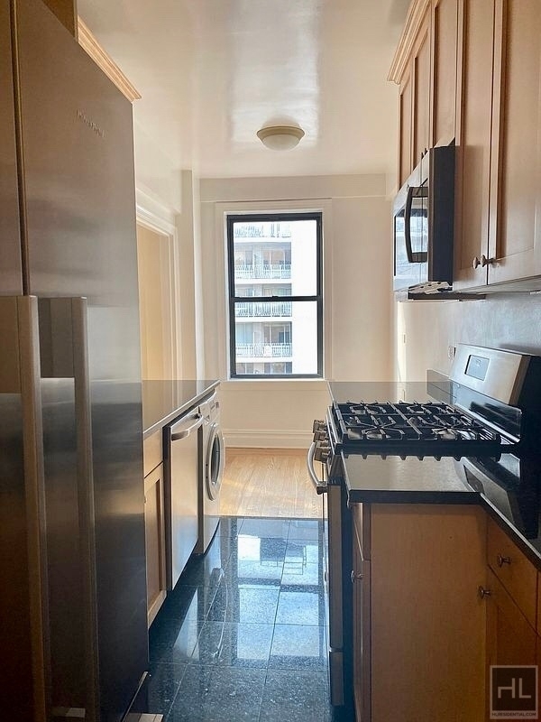 East 68 Street - Photo 3
