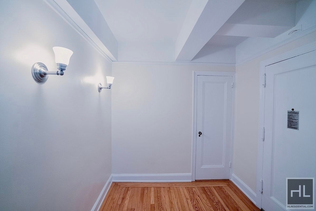East 68 Street - Photo 2