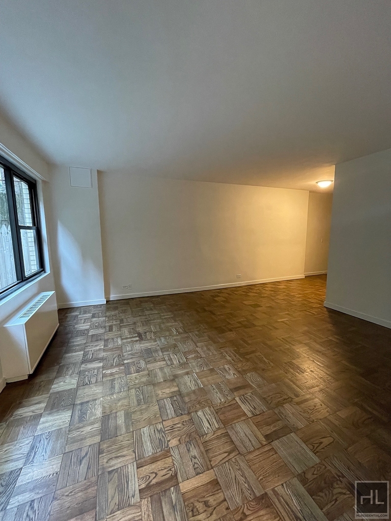 East 49 Street - Photo 0