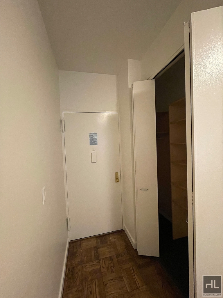 East 49 Street - Photo 13