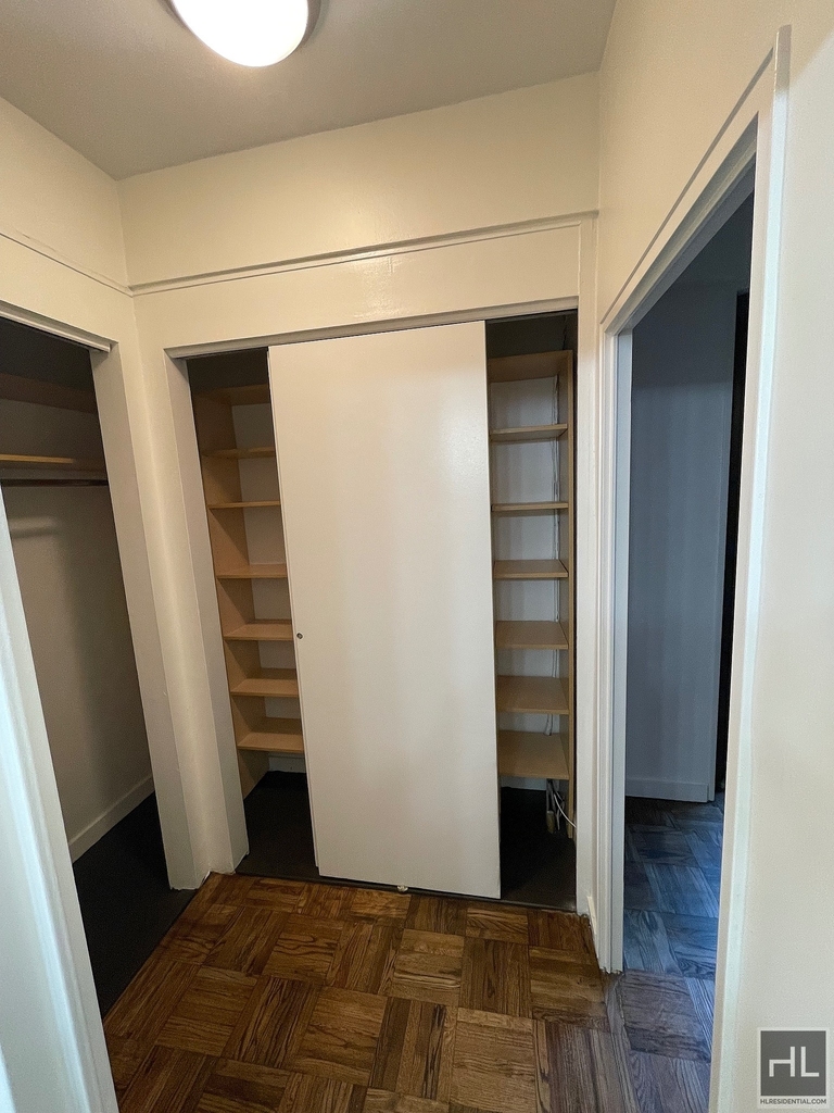East 49 Street - Photo 8
