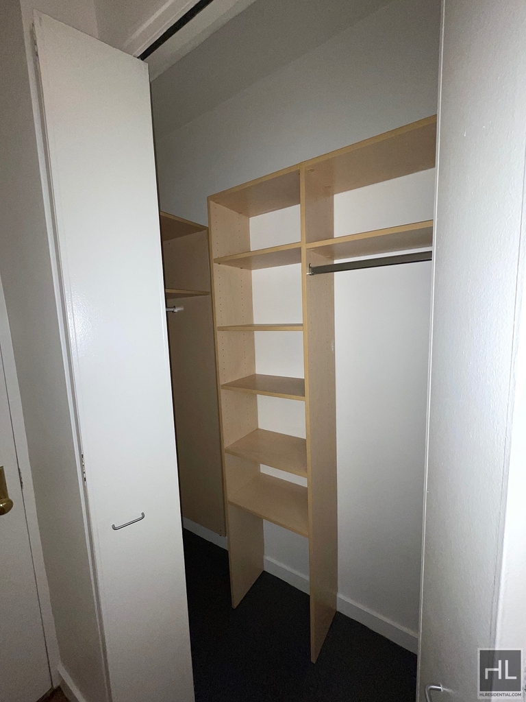 East 49 Street - Photo 12