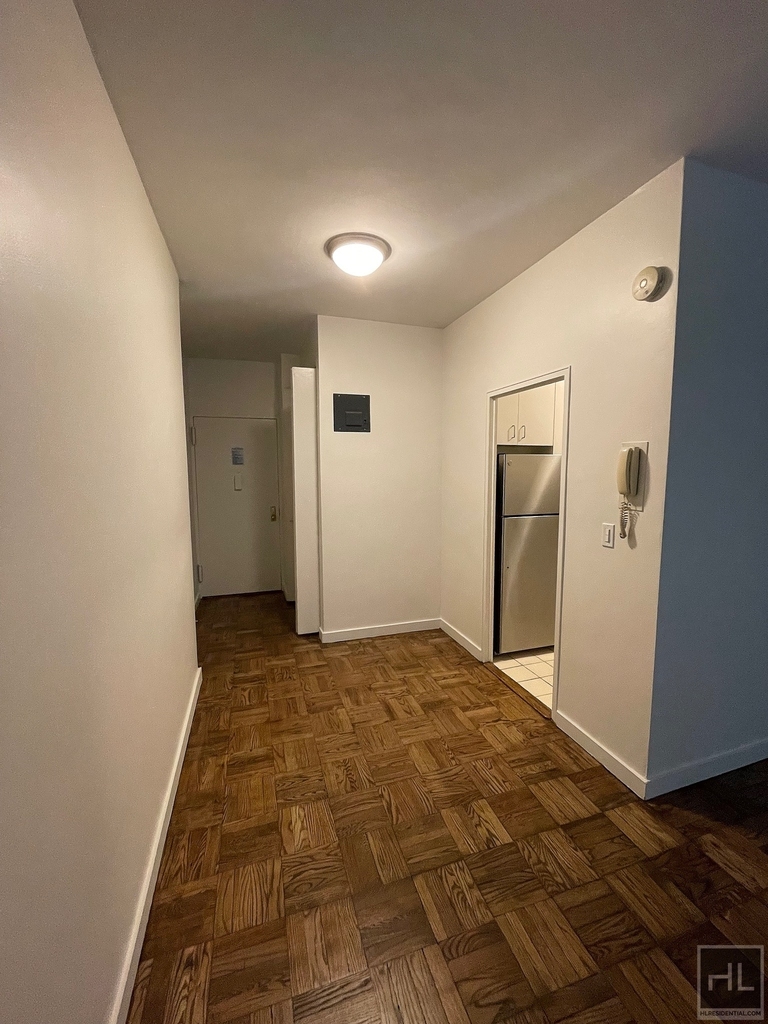 East 49 Street - Photo 10